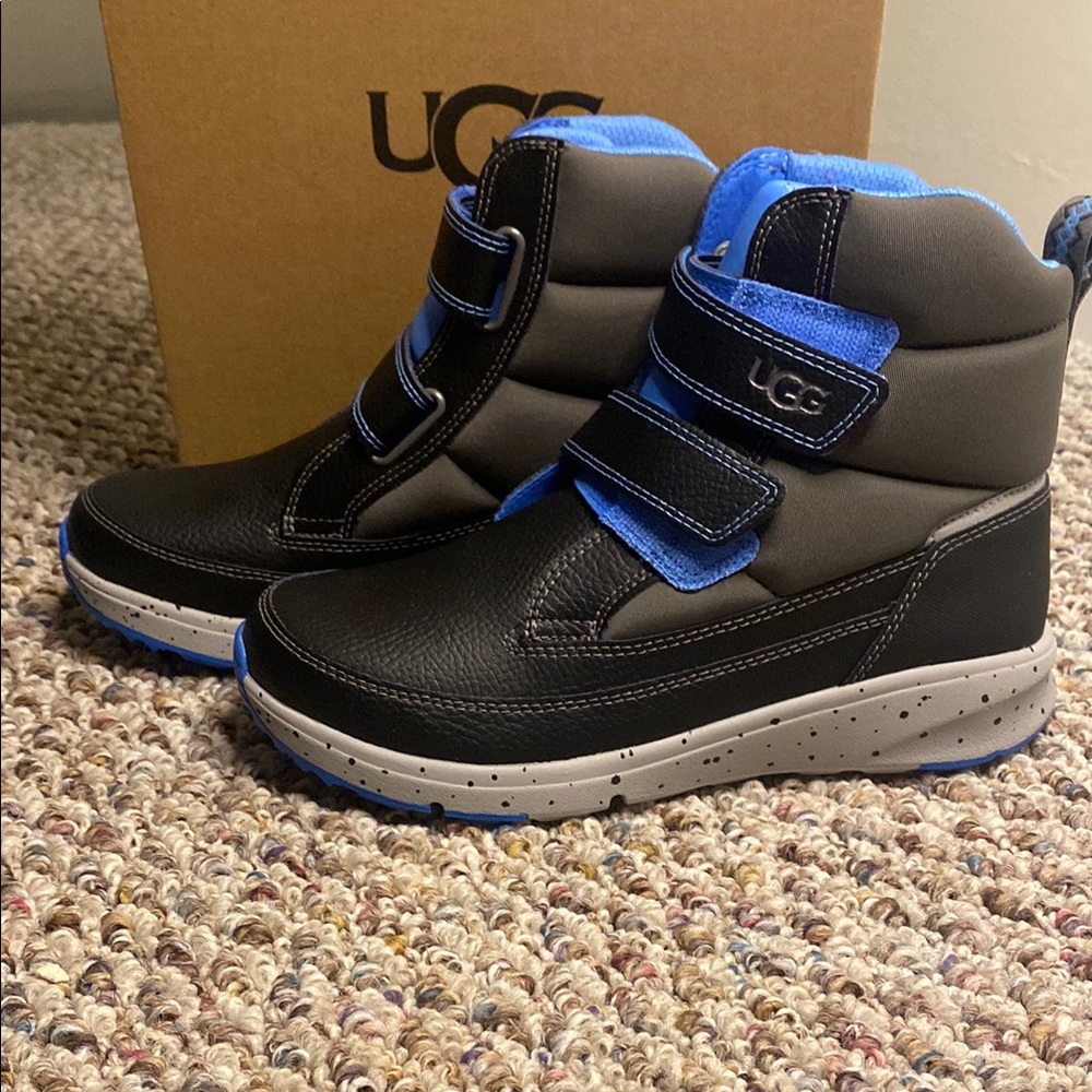 Ugg Boys Snow Boots Dannie Weather New in Box